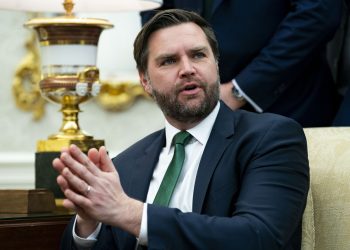 Groenlandia debe unirse a EU, dice Trump sobre visita de Vance