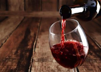 Trump amenaza con aranceles del 200% al vino de la UE