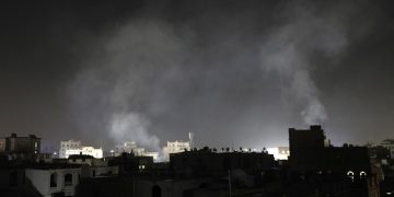 Bombardeos de Estados Unidos contra hutíes de Yemen dejan un muerto