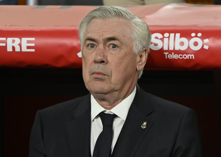SEVILLA, 26/04/2025.- El técnico italiano del Real Madrid, Carlo Ancelotti, durante el encuentro correspondiente a la final de la Copa del Rey que disputan hoy sábado Real Madrid y FC Barcelona en el estadio de La Cartuja, en Sevilla. EFE / Raul Caro.
