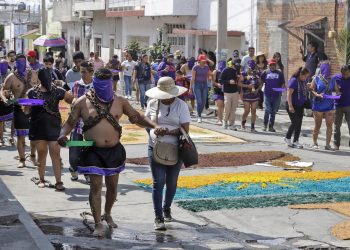 Los engrillados mexicanos: 40 años de cargar hasta 80 kilos de cadenas por Viernes Santo