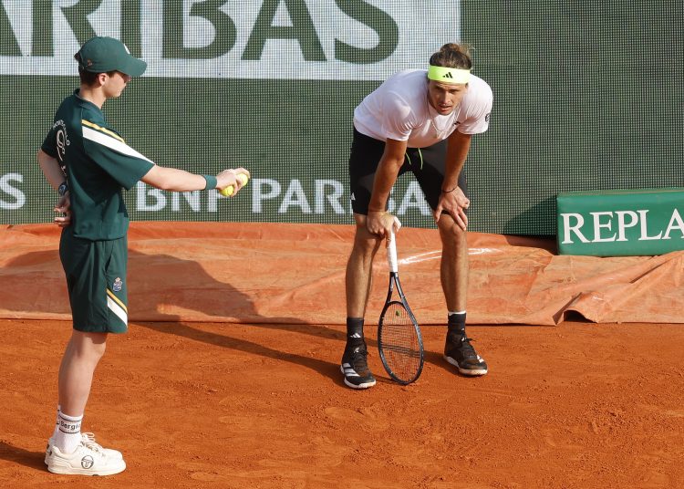 ROQUEBRUNE CAP MARTIN (France), 08/04/2025.- Alexander Zverev of Germany reacts during his match against Matteo Berrettini of Italy at the ATP Monte Carlo Masters tennis tournament in Roquebrune Cap Martin, France, 08 April 2025. (Tenis, Francia, Alemania, Italia) EFE/EPA/SEBASTIEN NOGIER