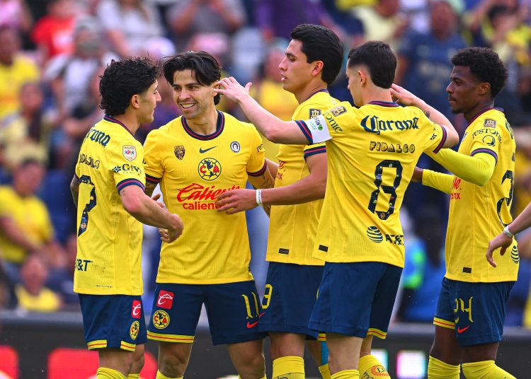 Victor Davila celebrates his goal 3-0 of America during the 17th round match between America and Mazatlan FC as part of the Liga BBVA MX, Torneo Clausura 2025 at Ciudad de los Deportes Stadium, on April 19, 2025 in Mexico City, Mexico.
