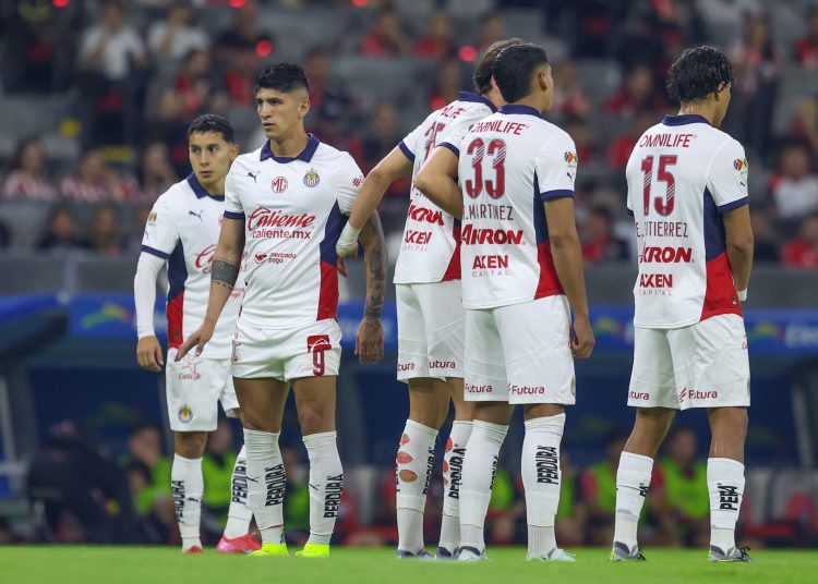 during the 17th round match between Atlas and Guadalajara as part of the Liga BBVA MX, Torneo Clausura 2025 at Jalisco Stadium, on April 19, 2025 in Guadalajara, Jalisco, Mexico.