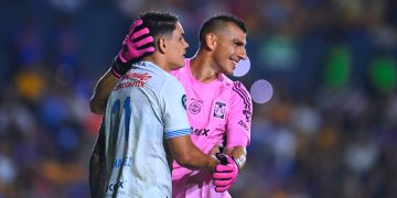 Gabriel Fernandez of Cruz Azul and Nahuel Guzman of Tigres during the Semi-Finals first leg match between Tigres UANL and Cruz Azul as part of the CONCACAF Champions Cup 2025, at Universitario Stadium on April 23, 2025 in Monterrey, Nuevo Leon, Mexico.