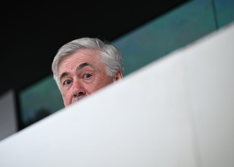MADRID, 22/04/2025.- El entrenador del Real Madrid, Carlo Ancelotti durante la rueda deprensa posterior al entrenamiento realizado este martes en la Ciudad Deportiva de Valdebebas, donde el equipo prepara el partido de Liga que disputa mañana miércoles ante el Getafe. EFE/Fernando Villar
