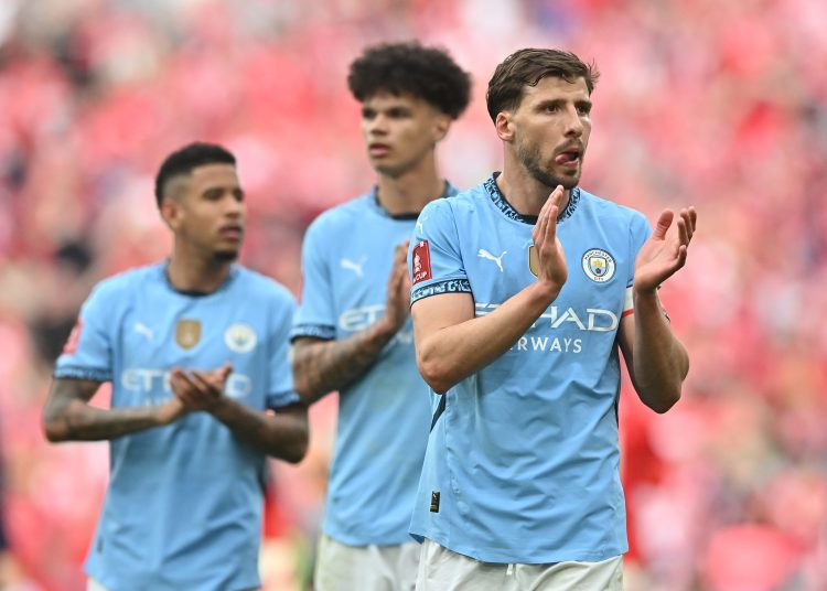 LONDON (United Kingdom), 27/04/2025.- Manchester City's Ruben Dias greets supporters after winning the FA Cup semi-finals soccer match between Nottingham Forest and Manchester City, in London, Britain, 27 April 2025. (Reino Unido, Londres) EFE/EPA/VINCE MIGNOTT EDITORIAL USE ONLY. No use with unauthorized audio, video, data, fixture lists, club/league logos, 'live' services or NFTs. Online in-match use limited to 120 images, no video emulation. No use in betting, games or single club/league/player publications.