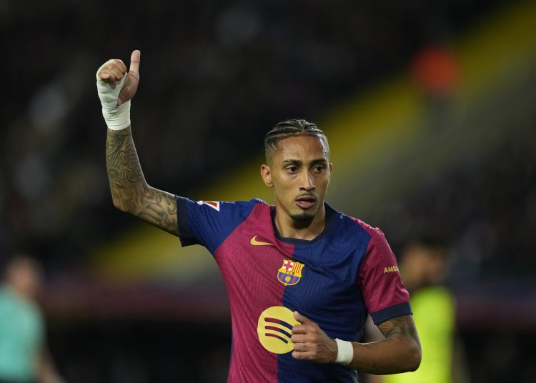 BARCELONA, 22/04/2025.- El delantero brasileño del FC Barcelona Raphinha durante el partido de la jornada 33 de LaLiga que FC Barcelona y RCD Mallorca disputan hoy martes en el Estadi Olímpic Lluís Companys, en Barcelona. EFE/Alejandro García