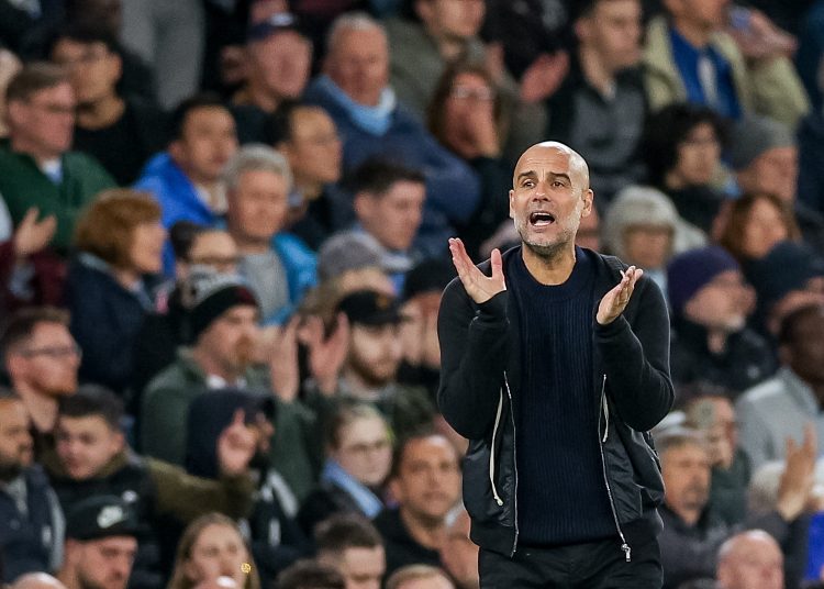 Manchester (United Kingdom), 22/04/2025.- Manchester City's manager Pep Guardiola gestures during the English Premier League soccer match between Manchester City and Aston Villa in Manchester, Britain, 22 April 2025. (Reino Unido) EFE/EPA/ADAM VAUGHAN EDITORIAL USE ONLY. No use with unauthorized audio, video, data, fixture lists, club/league logos, 'live' services or NFTs. Online in-match use limited to 120 images, no video emulation. No use in betting, games or single club/league/player publications.