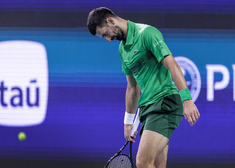 MIAMI (United States), 31/03/2025.- Novak Djokovic of Serbia reacts while in action against Jakub Mensik of Czechia during the Mens Singles Final match at the 2025 Miami Open tennis tournament at the Hard Rock Stadium in Miami, Florida, USA, 30 March 2025.  (Tenis) EFE/EPA/CRISTOBAL HERRERA-ULASHKEVICH