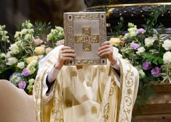 El Papa pide traer esperanza mientras soplan “tantos vientos de muerte”