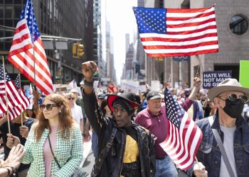 Protesta contra el Gobierno de Trump en Nueva York clama contra el “odio” y la “censura”