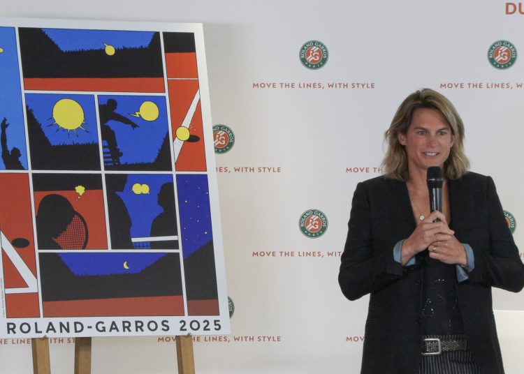 PARÍS (FRANCIA), 17/04/2025.- La directora de Roland Garros, Amélie Mauresmo, anuncia este jueves en rueda de prensa en París que Roland Garros rendirá un homenaje especial a Rafal Nadal en el primer día de la competición, el 25 de mayo. EFE/ Edgar Sapiña Manchado