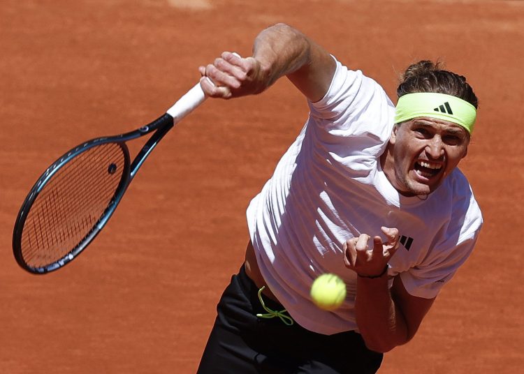 MADRID, 27/04/2025.- El tenista alemánAlexander Zverev contra el español Alejandro Davidovich en el partido del Masters 1000 de Madrid este domingo en la Caja Mágica en la capital de España. EFE/ Chema Moya