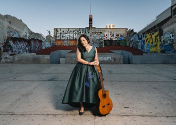 Gabriela Bojórquez debuta como compositora con el lanzamiento de su disco vestida de canto