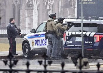 Un hombre se atrinchera en el Parlamento canadiense en Ottawa y obliga evacuar el edificio