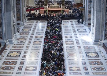 Unas 250 mil personas despidieron al Papa en la basílica de San Pedro