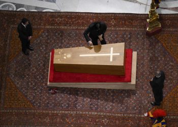 El carro que llevará el féretro de Francisco será un papamóvil adaptado