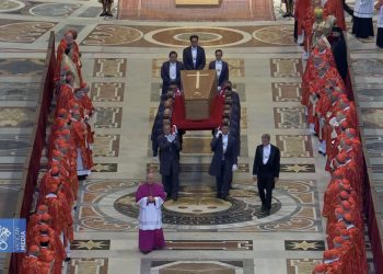 Inicia el funeral del papa Francisco en la plaza de San Pedro