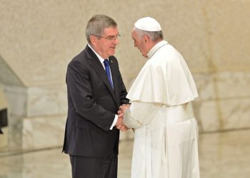 Bach e Infantino lamentan la muerte del papa Francisco