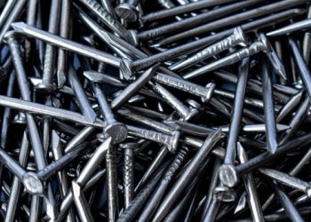 México impone aranceles temporales a clavos de acero chinos