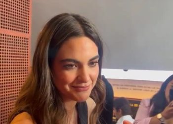 VIDEO: Se compromete Andrea Chávez a quitar su foto, pero mantiene camiones y ambulancias