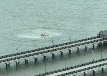Varios muertos al estrellarse un helicóptero en el río Hudson de Nueva York