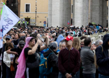 “Conmovedora la respuesta de la gente para despedir al Papa”: Guerra