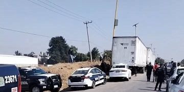 Encuentran los cuerpos sin vida de tres personas en un taxi en Cuautitlán Izcalli