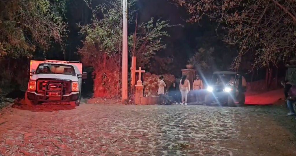 Desalojan a familias en Tepoztlán por incendio forestal