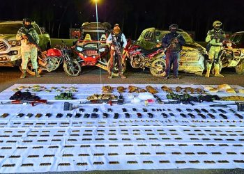 Guerrero: Aseguran autos y drogas en la sierra