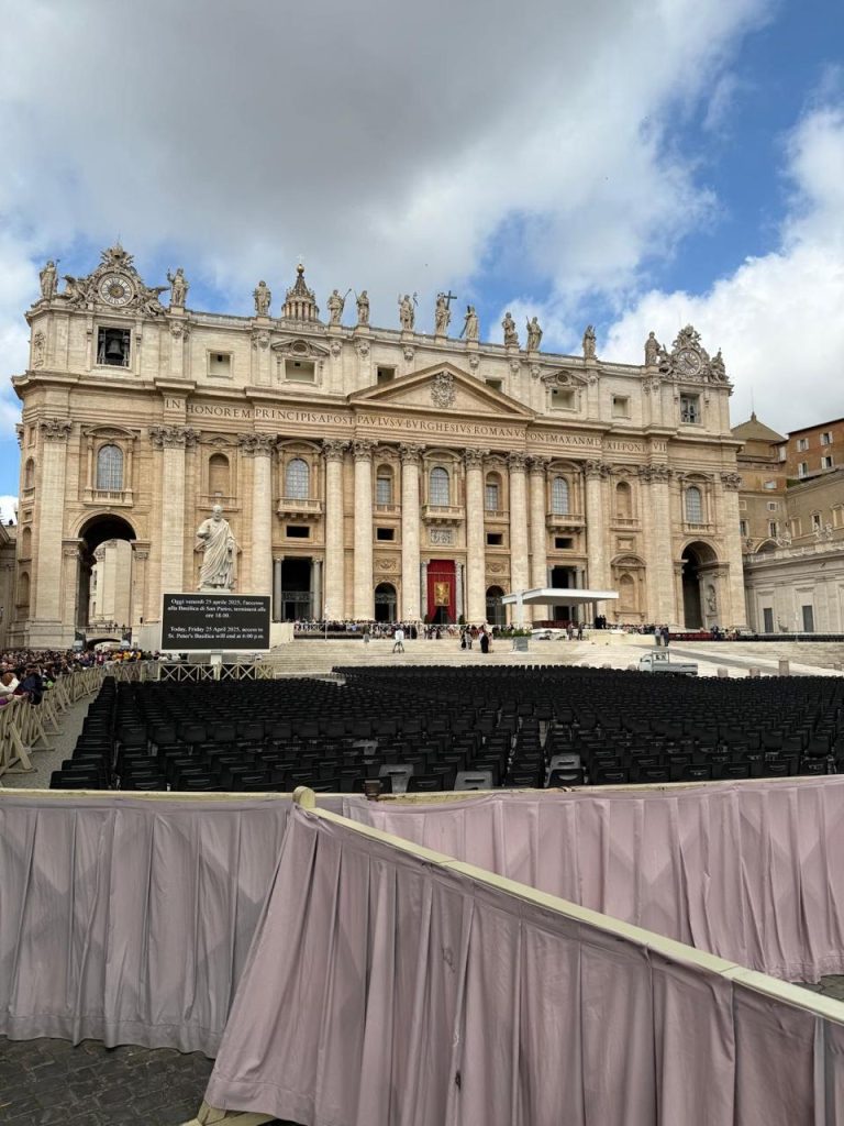 Más de 100 mil personas despiden al Papa Francisco
Foto: Arturo Marcial, habitante de Roma
