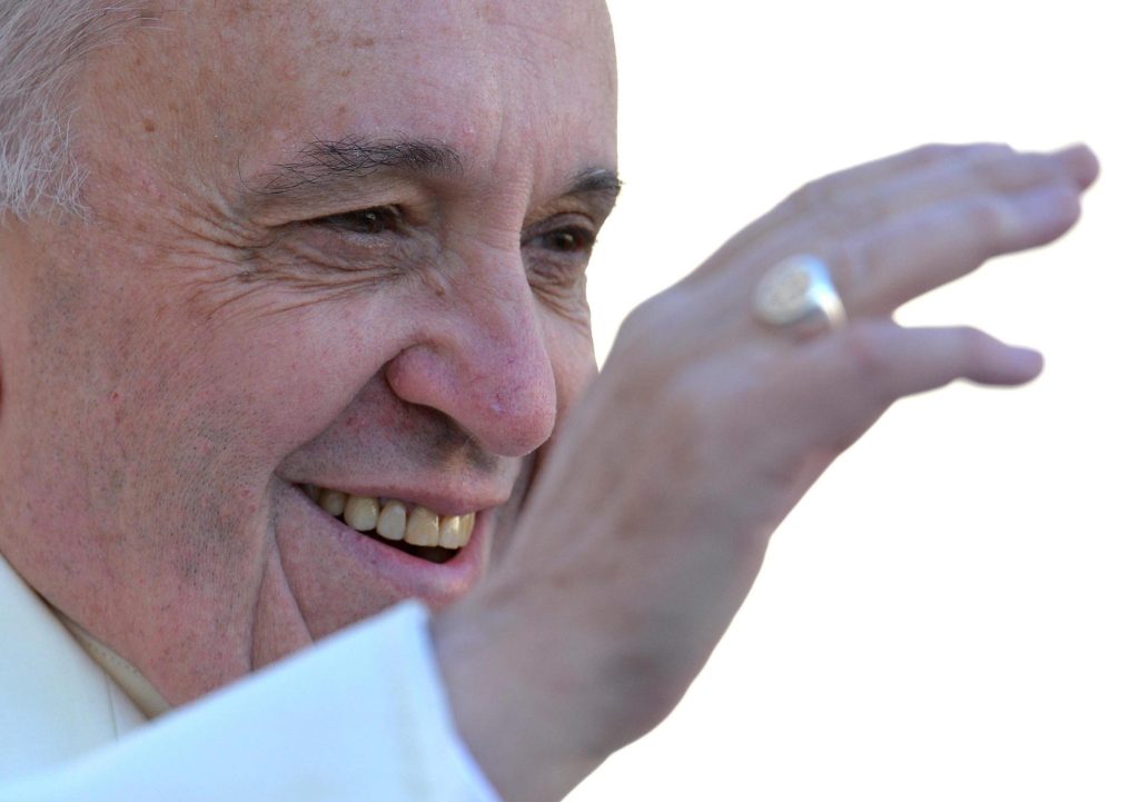 Senado guarda un minuto de silencio por muerte del Papa Francisco