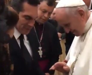 Lamenta Alejandro Moreno la muerte del Papa Francisco