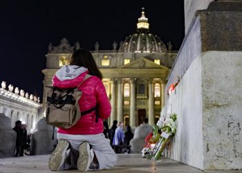 Italia decreta un minuto de silencio en todas las escuelas por la muerte del Papa