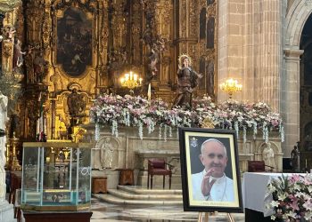 En misa en la Catedral Metropolitana piden por el descanso del Papa Francisco