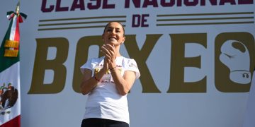 Sheinbaum encabeza Clase Nacional de Boxeo en el Zócalo