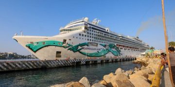 Llega crucero Norwegian Jade al puerto de Acapulco