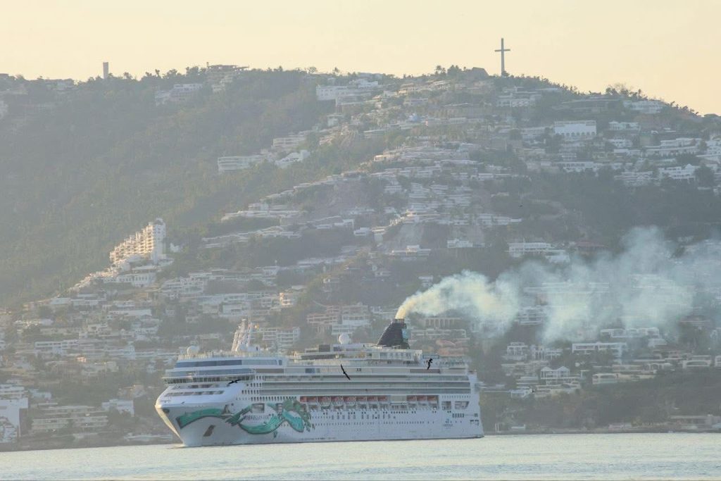 Llega crucero Norwegian Jade al puerto de Acapulco