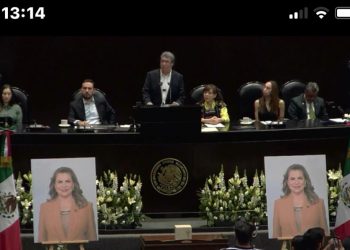 Homenaje luctuoso en San Lázaro por la muerte de María del Carmen Pinete