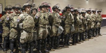 Trump pide al Supremo le permita mantener veto a trans en el Ejército