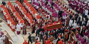 ¿Cómo será el protocolo para el funeral de Francisco?