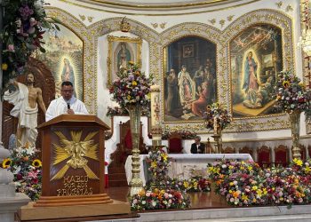 Realizan misas en catedrales de Hidalgo por el descanso del Papa Francisco
