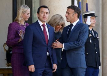Macron llama a Noboa a impulsar proyectos con Francia
