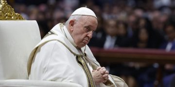 El Papa Francisco no presidirá ceremonias del jueves y viernes santo
