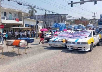 Transportistas bloquean ingreso a Acapulco