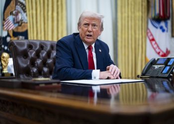 Trump anunciará aranceles globales el miércoles tras cierre de Wall Street