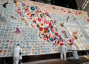 Congreso de Hidalgo exhibe el bordado más grande del mundo