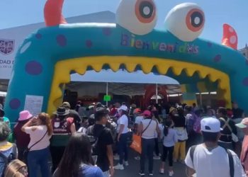 Decenas de niñas y niños acuden al Zocalito de las infancias