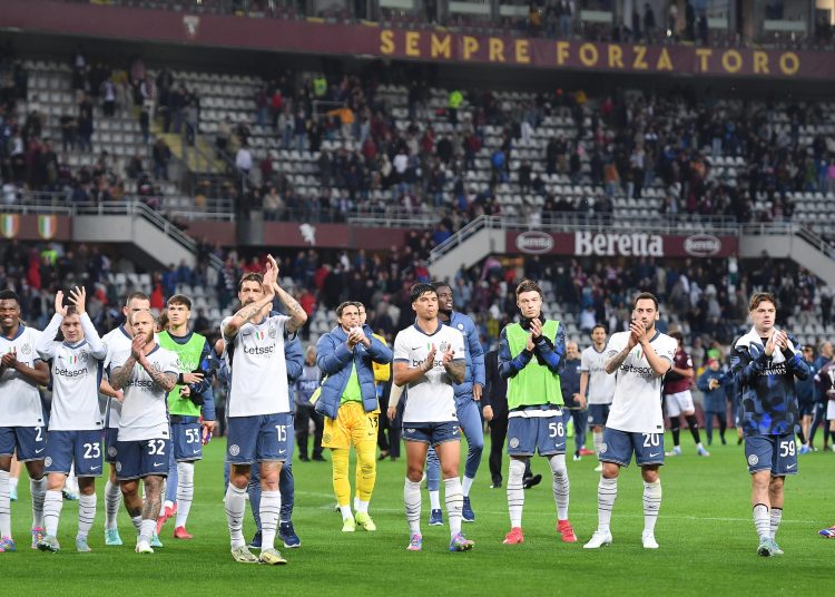 Turin (Italy), 11/05/2025.- Players of Inter celebrate the victory at the end of the the Italian Serie A soccer match Torino FC vs Inter FC at the Olimpico Grande Torino Stadium in Turin, Italy, 11 May 2025. (Italia) EFE/EPA/Alessandro Di Marco